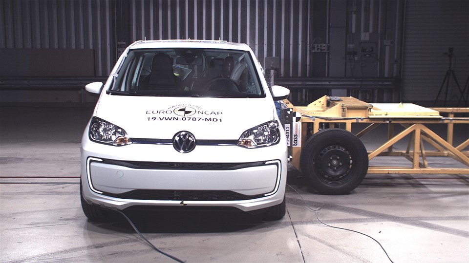 Volkswagen up! - Side crash test 2019