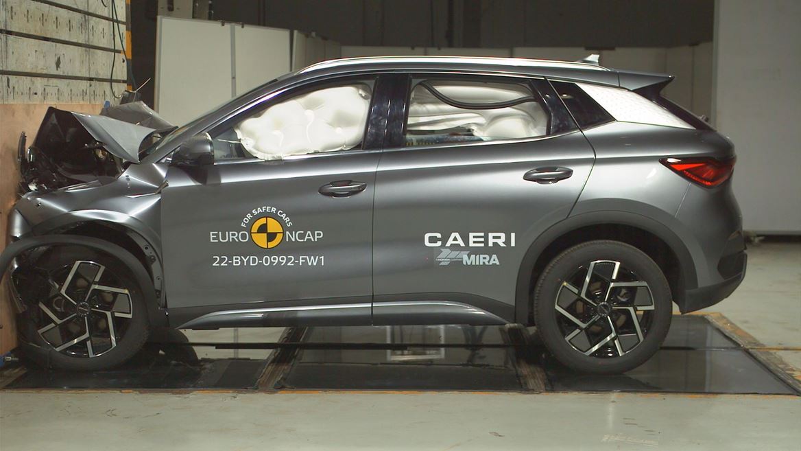 BYD ATTO 3 - Full Width Rigid Barrier test 2022