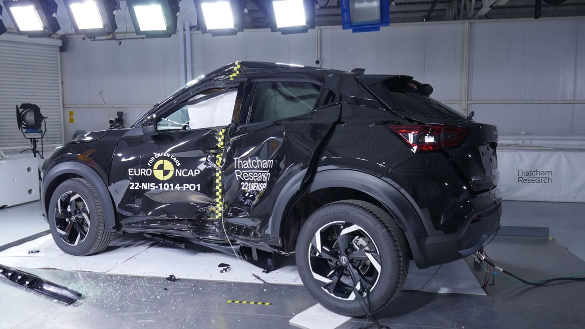 Nissan Juke HEV - Pole crash test 2019 - after crash