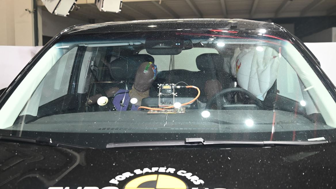 Maxus MIFA 9 - Far-Side impact test 2022 - after crash