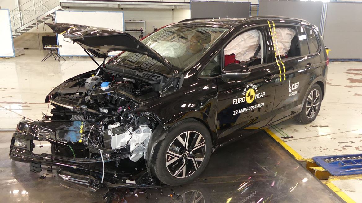 VW Touran - Mobile Progressive Deformable Barrier test 2022 - after crash