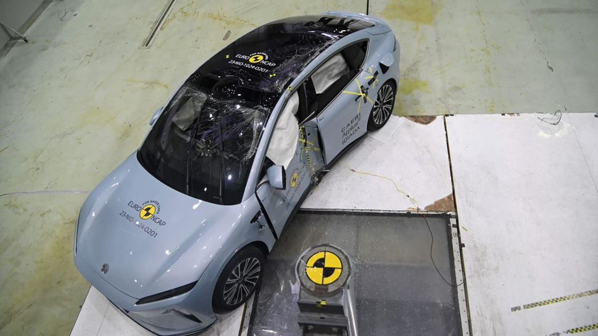 NIO ET5 Side Pole test 2023 after crash