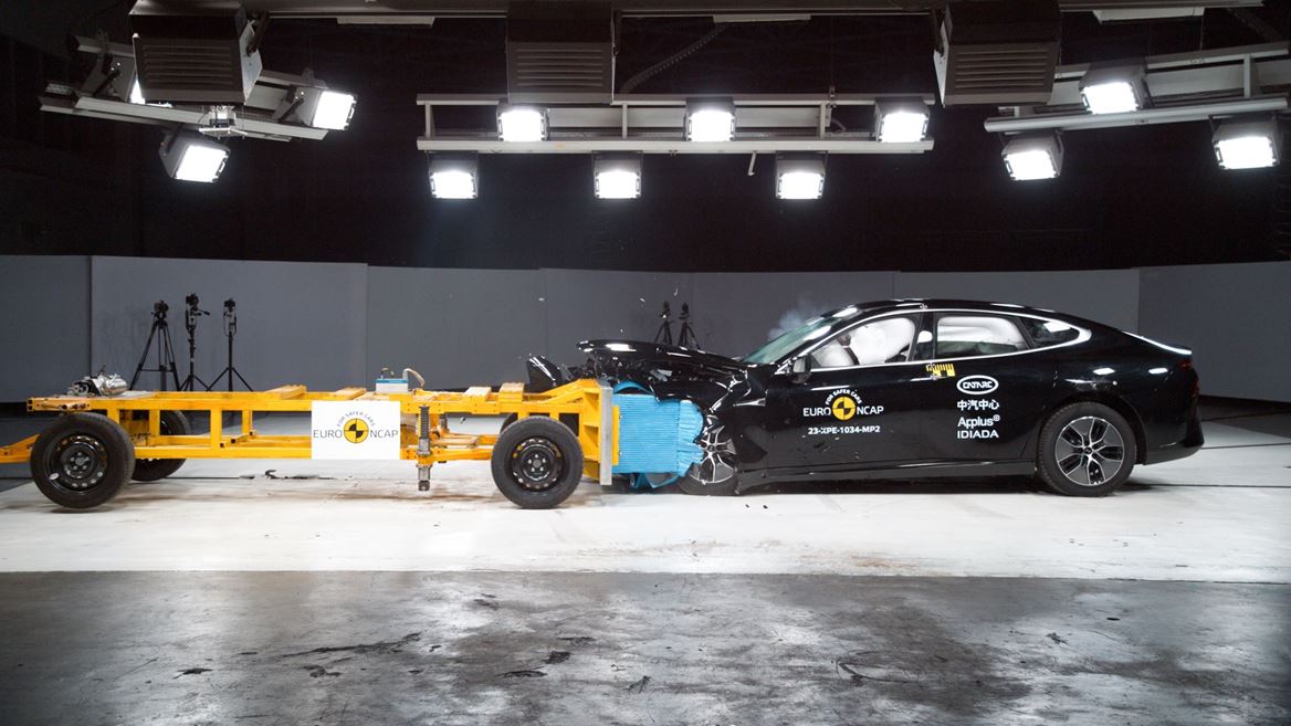 XPENG P7 Mobile Progressive Deformable Barrier test 2023