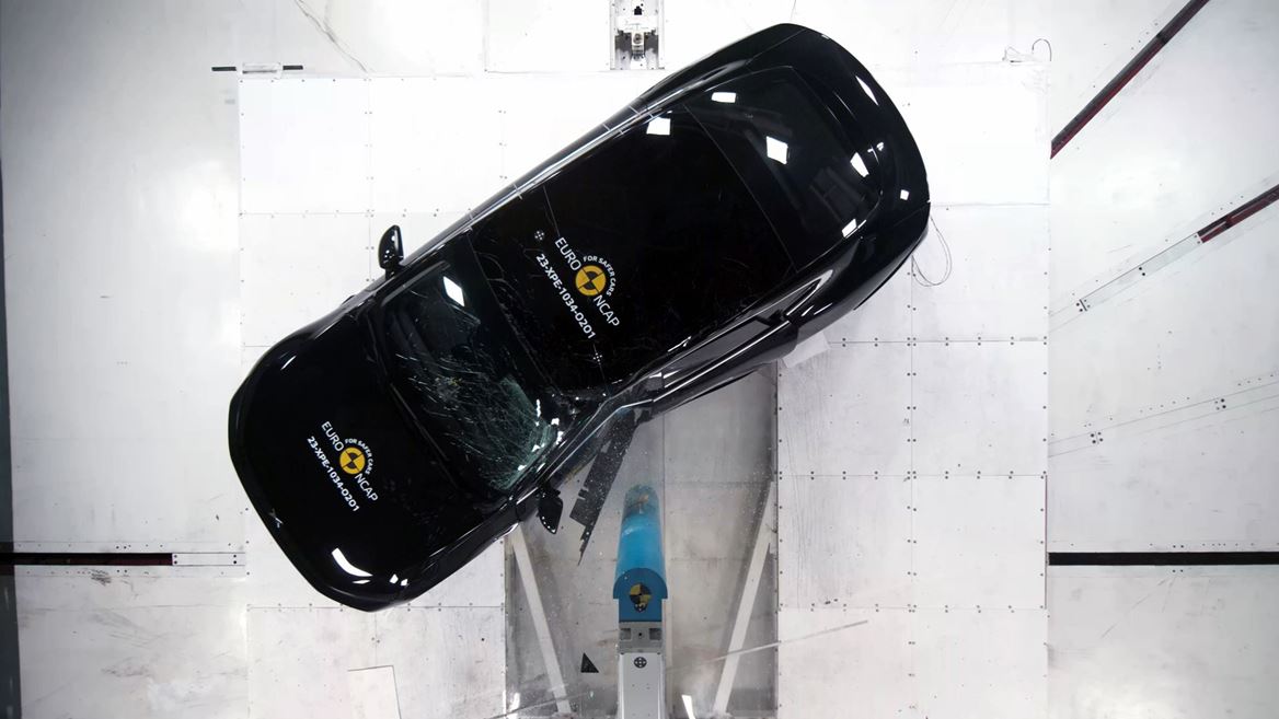 XPENG P7 Side Pole test 2023 after crash