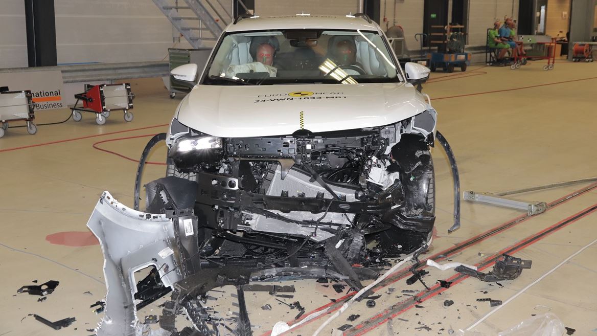 VW Tiguan Mobile Progressive Deformable Barrier test 2024 after crash
