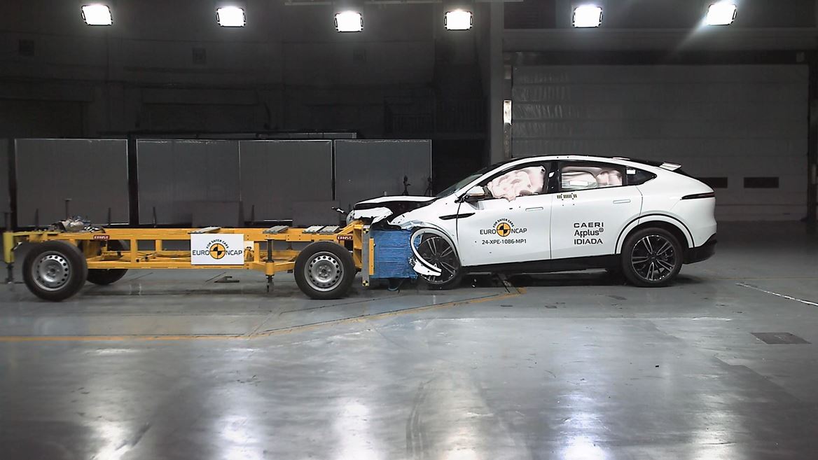 XPENG G6 Mobile Progressive Deformable Barrier test 2024