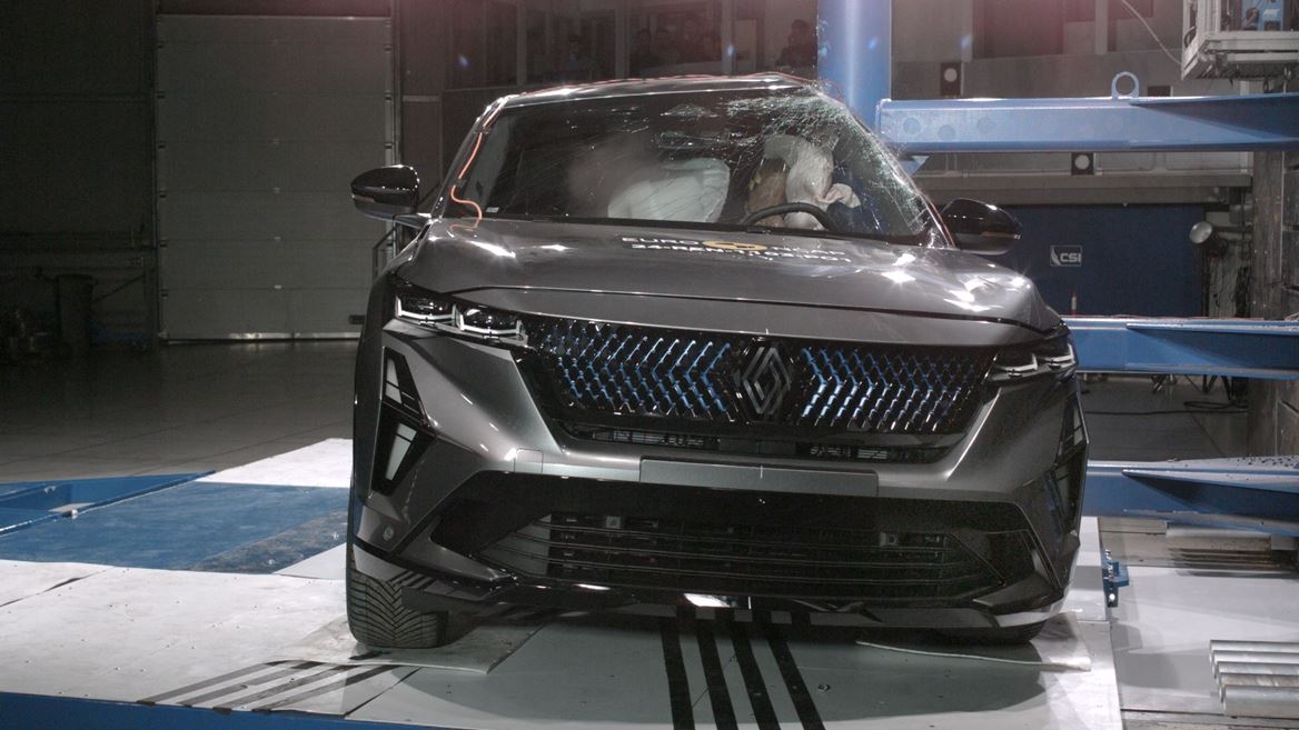 Renault Rafale PHEV Side Pole test 2022