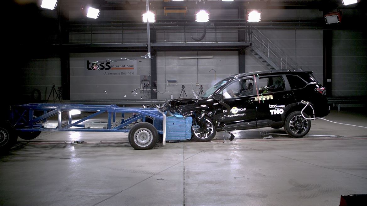 Subaru Forester Mobile Progressive Deformable Barrier test 2024