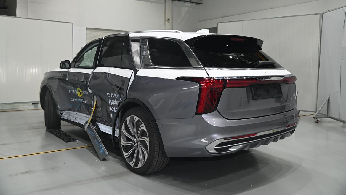 Hongqi E HS9 Side Mobile Barrier test 2025 after crash