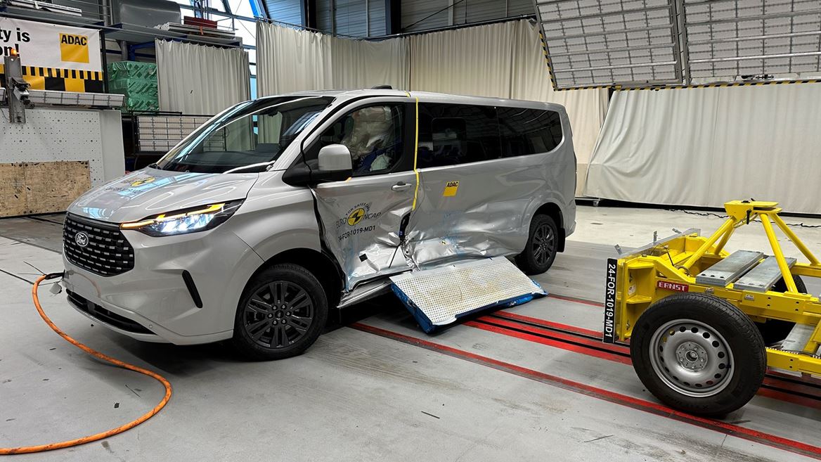 Ford Tourneo Custom Side Mobile Barrier test 2024 after crash