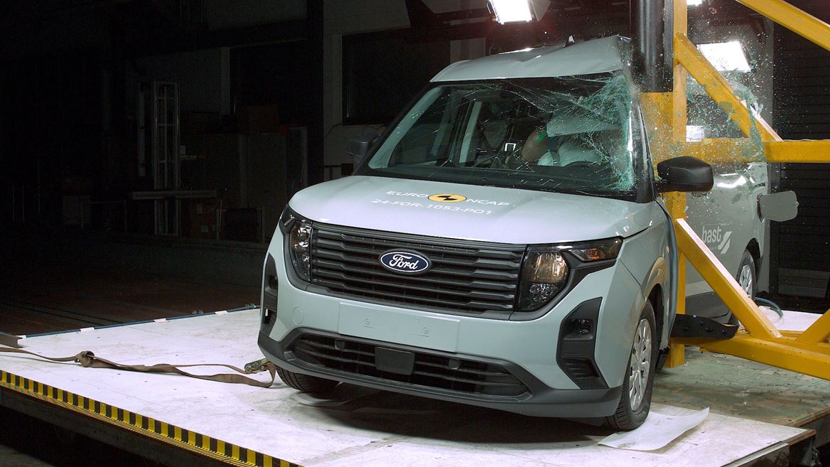 Ford Tourneo Courier 2024 Side Pole test 2025