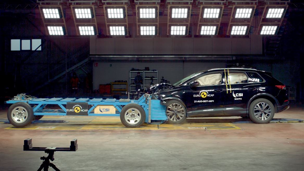 Audi Q4 e tron Mobile Progressive Deformable Barrier test 2025
