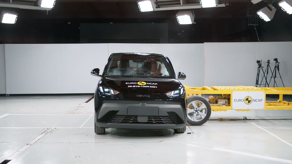 BYD DOLPHIN SURF Side Mobile Barrier test 2025