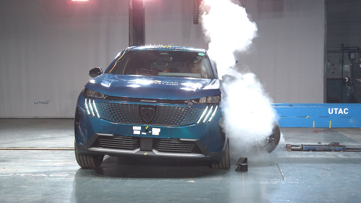 Peugeot 3008 Side Mobile Barrier test 2025