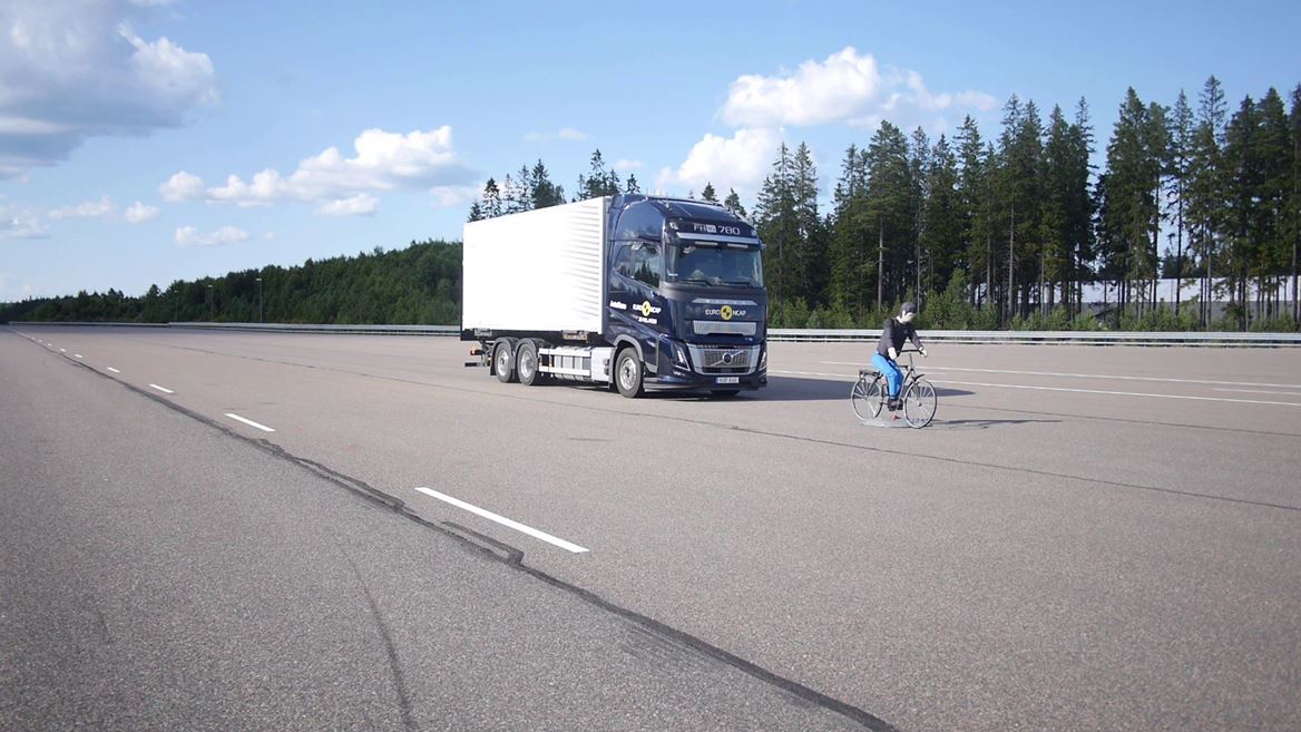 Volvo FH Aero 6x2 Rigid 2025 Commercial Truck Safety Tests
