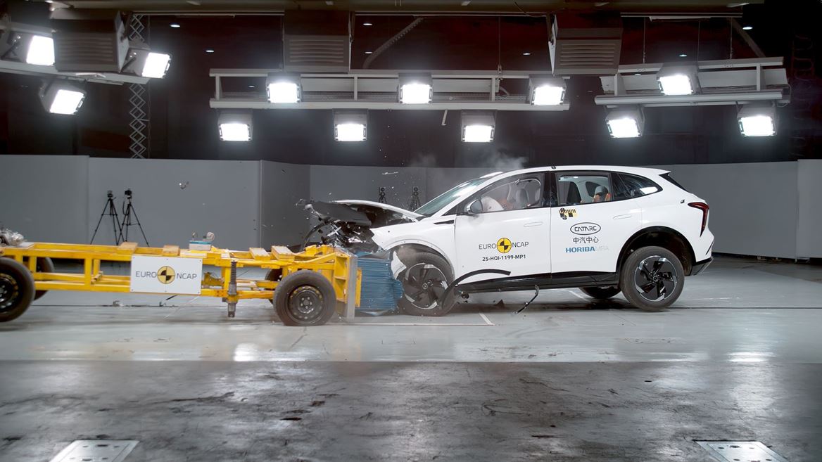 Hongqi EHS5 Mobile Progressive Deformable Barrier test 2025