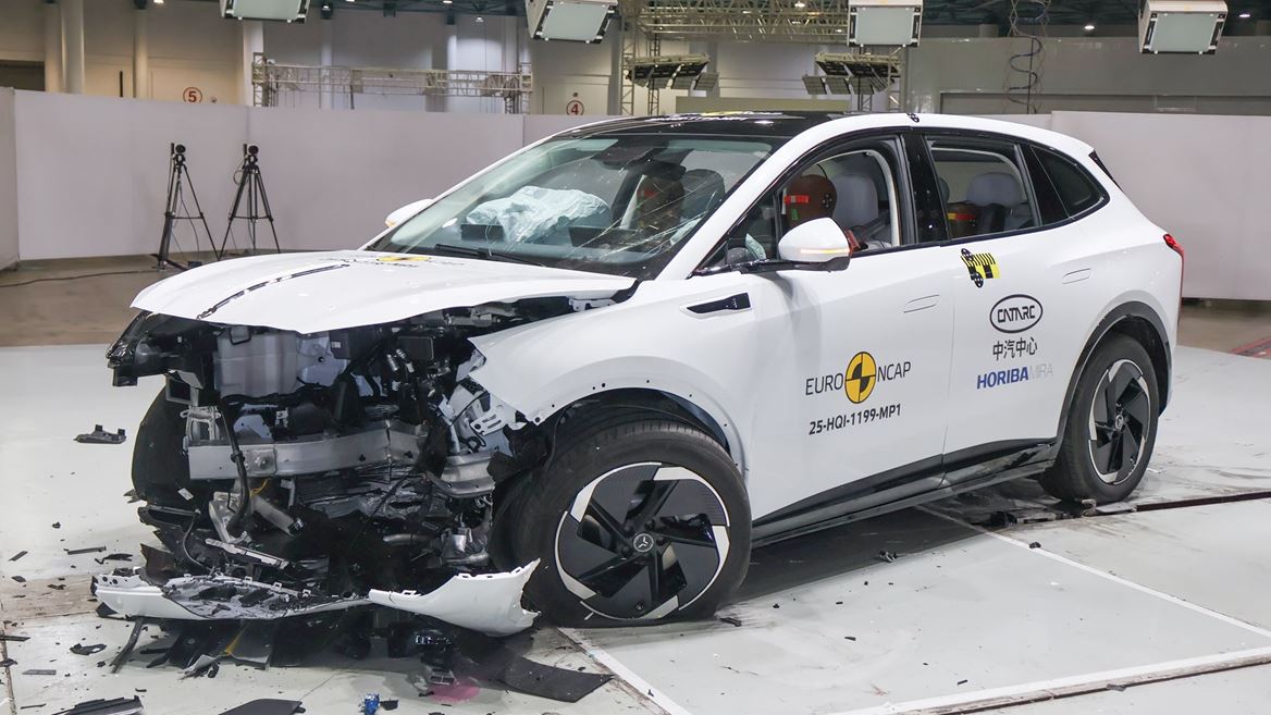 Hongqi EHS5 Mobile Progressive Deformable Barrier test 2025 after crash