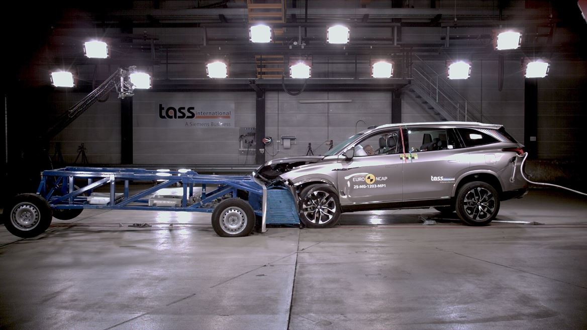 MG MGS9 PHEV Mobile Progressive Deformable Barrier test 2025