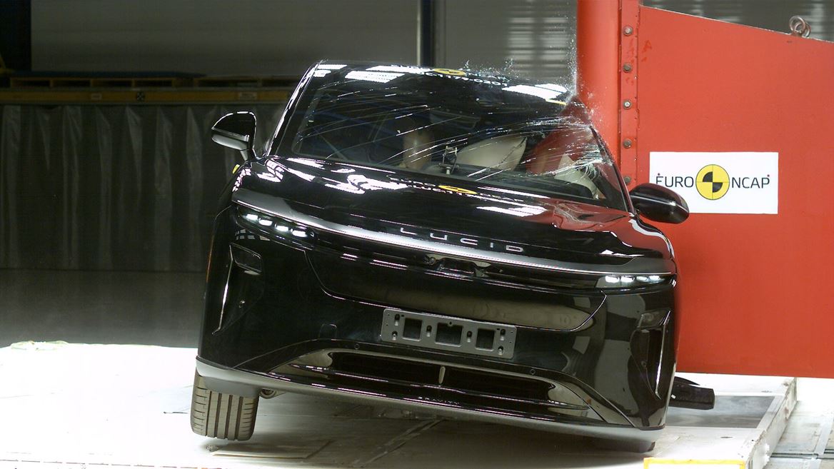 Lucid Gravity Side Pole test 2025