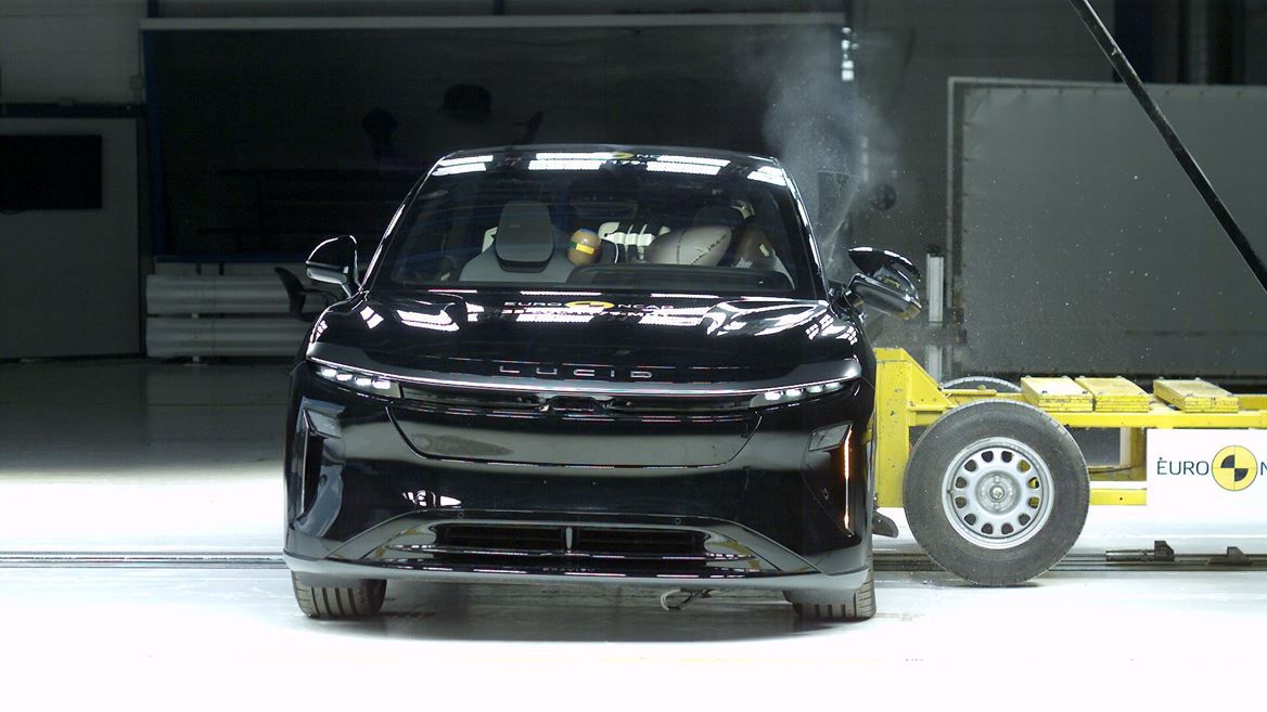 Lucid Gravity Side Mobile Barrier test 2025