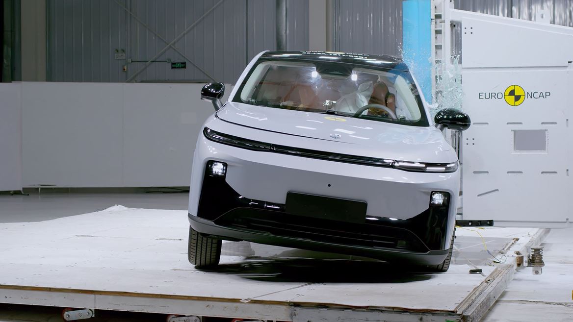 Leapmotor B10 Side Pole test 2025