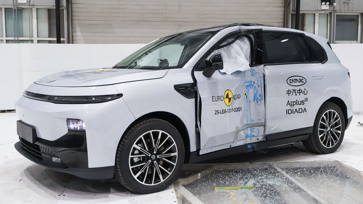 Leapmotor B10 Side Pole test 2025 after crash