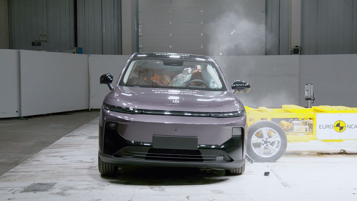 Leapmotor B10 Side Mobile Barrier test 2025