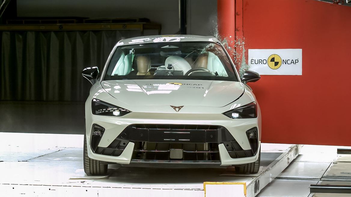 CUPRA Leon Side Pole test 2025