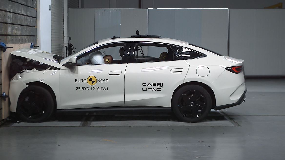 BYD SEAL 6 Full Width Rigid Barrier test 2025