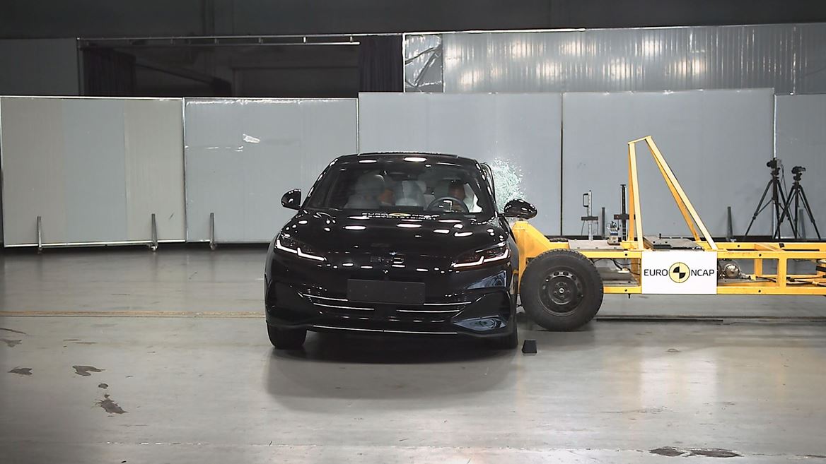 BYD SEAL 6 Side Mobile Barrier test 2025