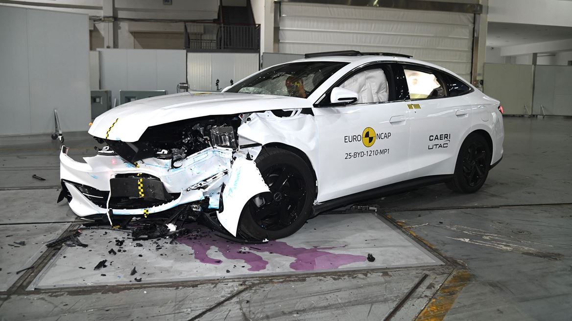 BYD SEAL 6 Mobile Progressive Deformable Barrier test 2025 after crash