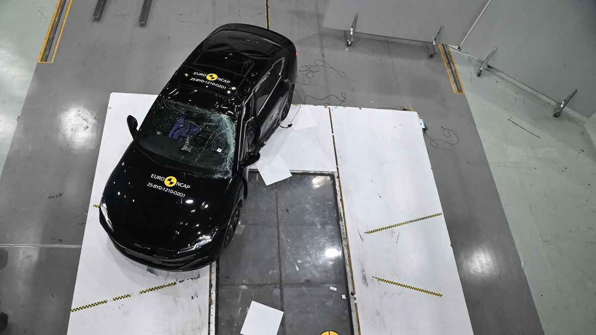 BYD SEAL 6 Side Pole test 2025 after crash