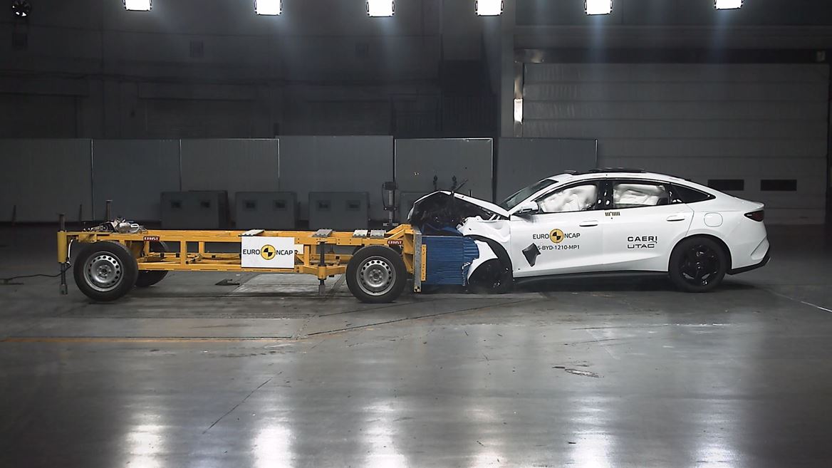 BYD SEAL 6 Mobile Progressive Deformable Barrier test 2025