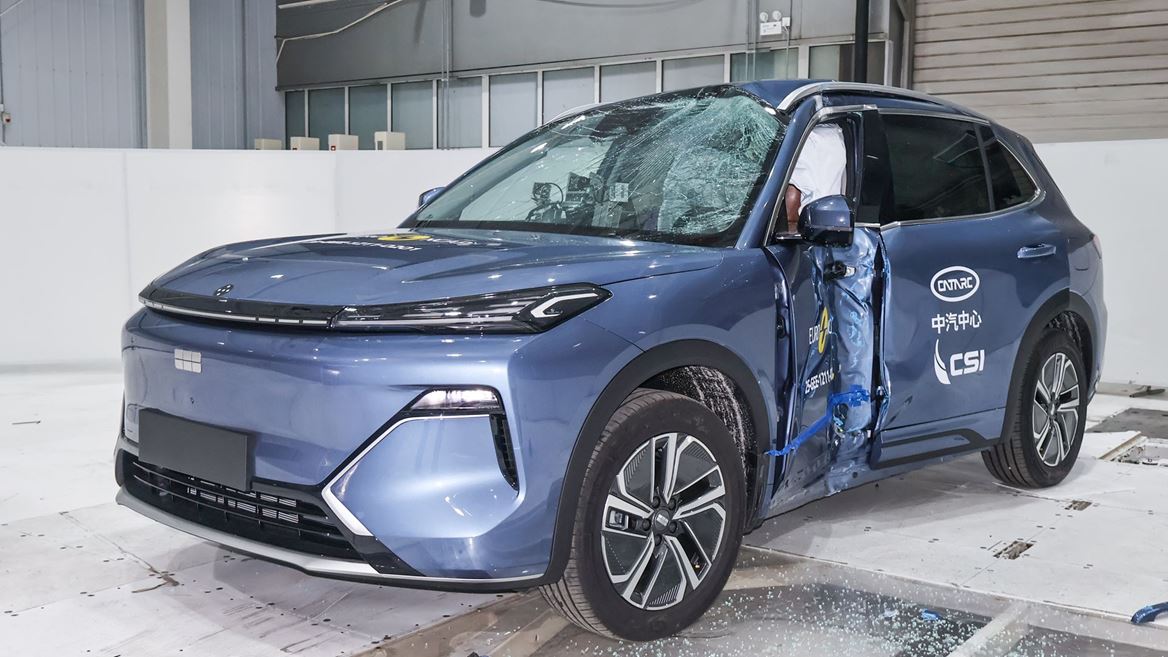 GEELY STARRAY EM i Side Pole test 2025 after crash