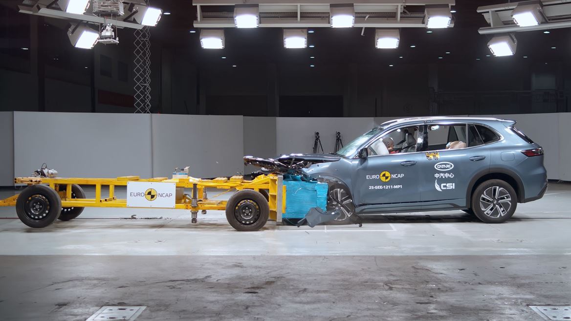 GEELY STARRAY EM i Mobile Progressive Deformable Barrier test 2025