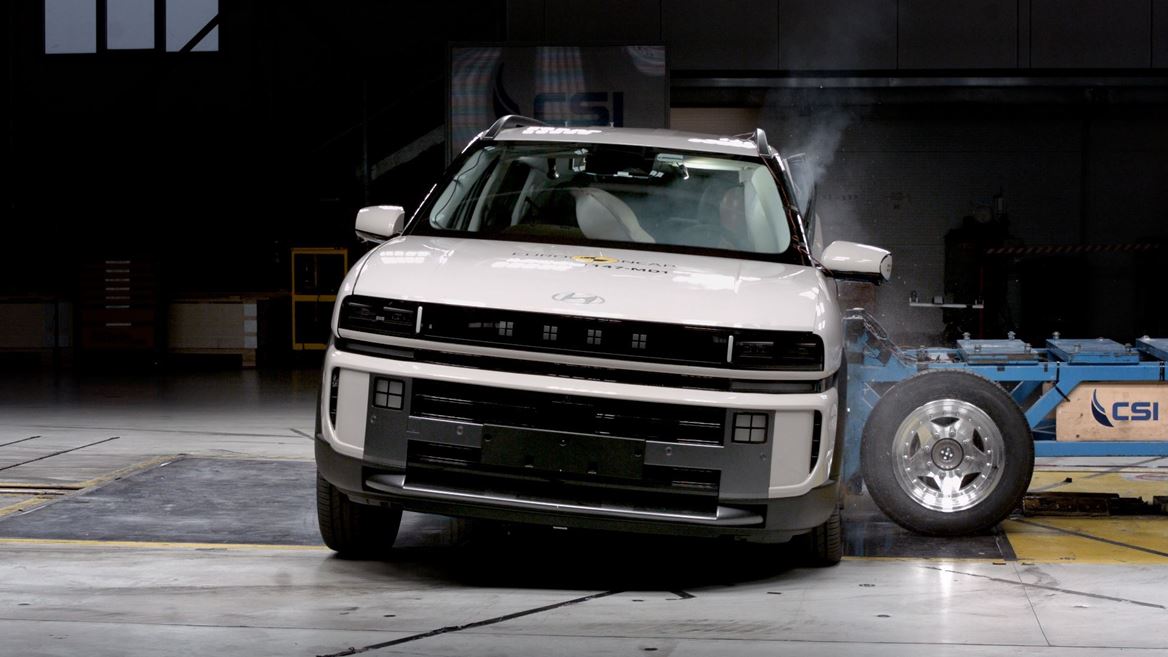 Hyundai NEXO Side Mobile Barrier test 2025