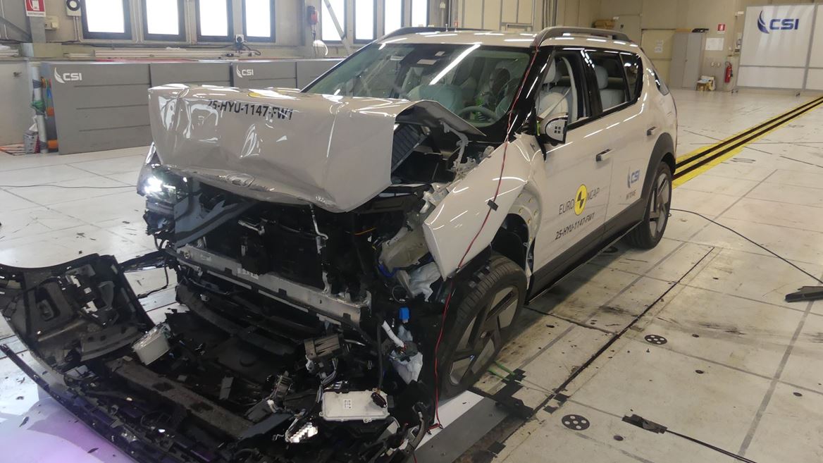 Hyundai NEXO Full Width Rigid Barrier test 2025 after crash