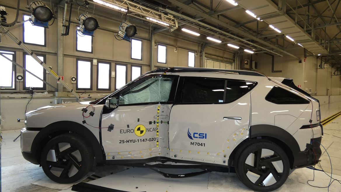 Hyundai NEXO Side Pole test 2025 after crash