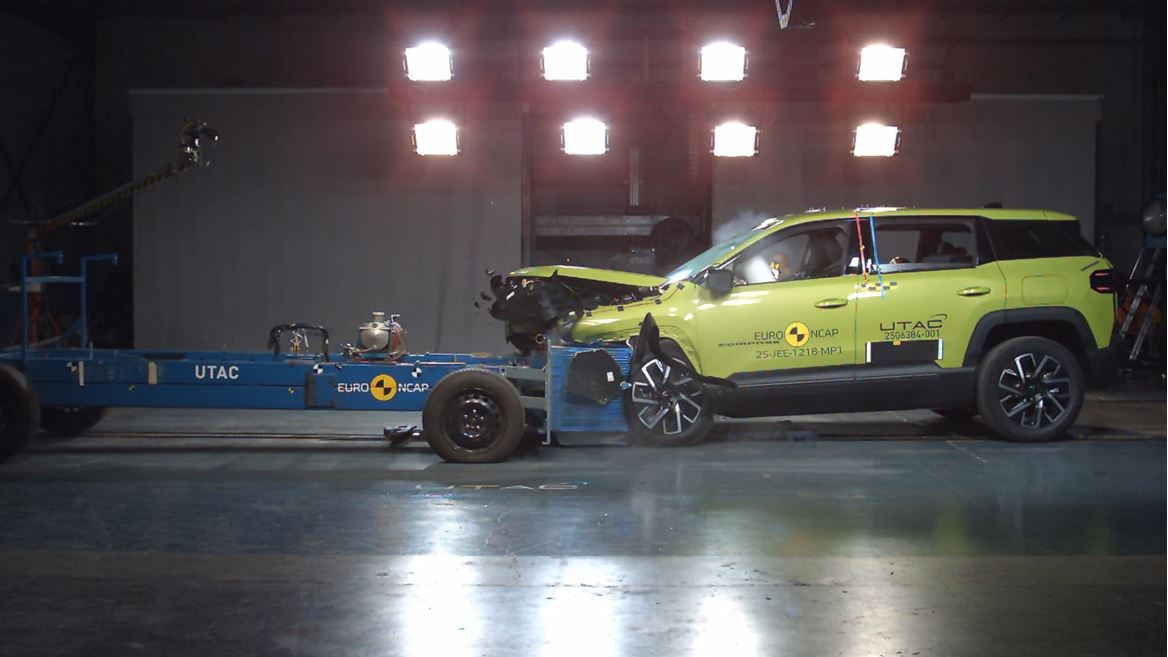 Jeep Compass Mobile Progressive Deformable Barrier test 2025