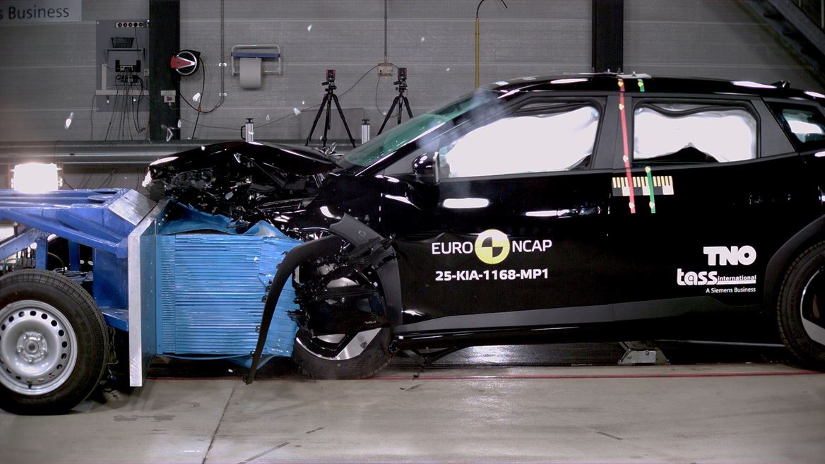Kia EV4 Mobile Progressive Deformable Barrier test 2025