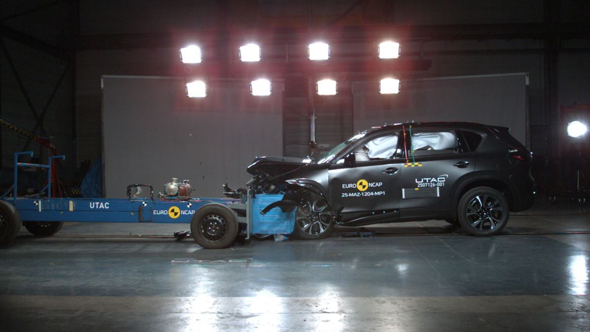 MAZDA CX 5 Mobile Progressive Deformable Barrier test 2025