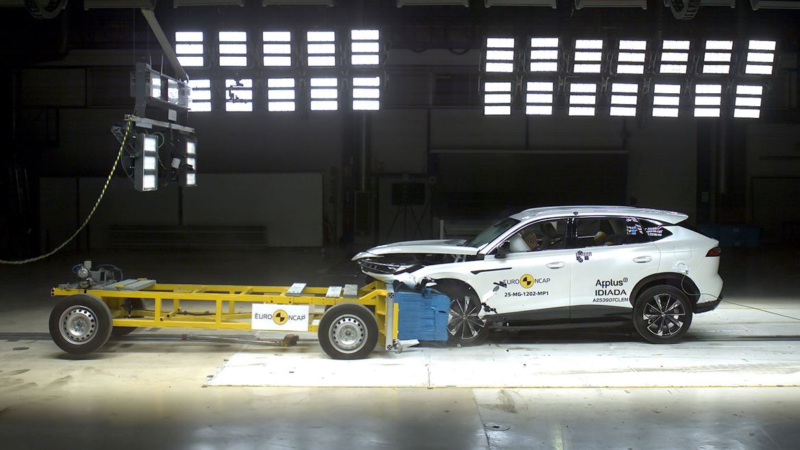 MG HS Plug in Hybrid Mobile Progressive Deformable Barrier test 2024