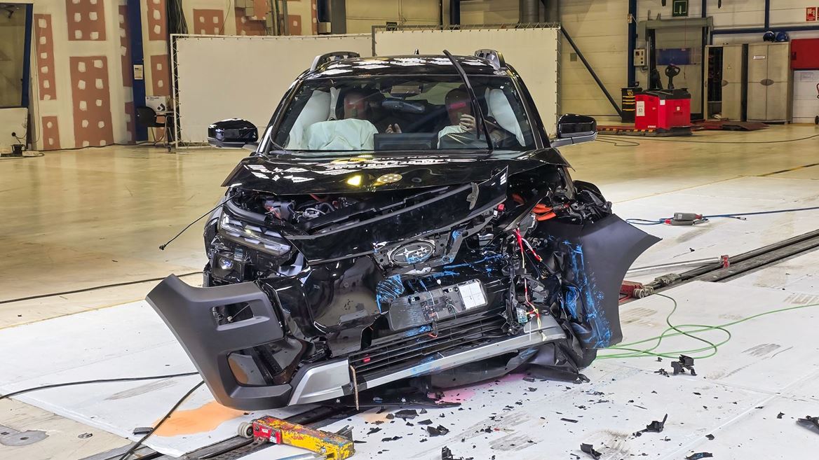 Subaru E Outback Mobile Progressive Deformable Barrier test 2025 after crash
