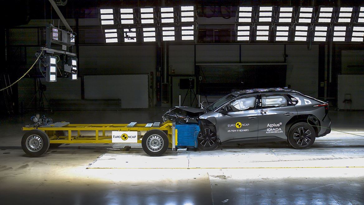 Toyota bZ4X Mobile Progressive Deformable Barrier test 2025