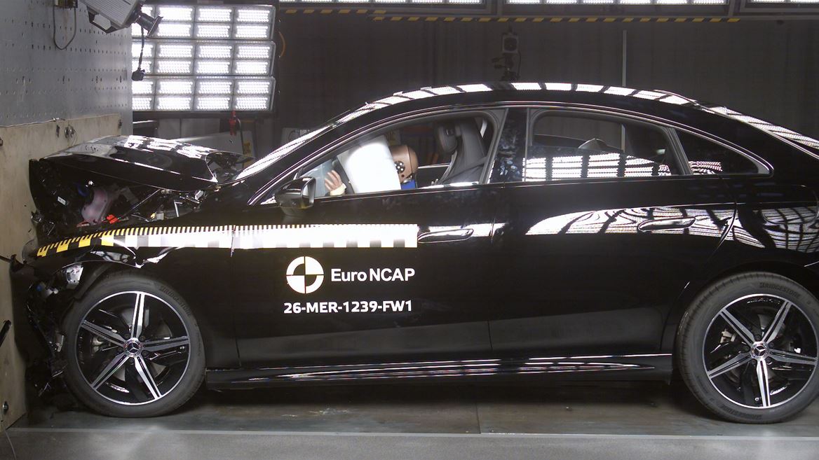 Mercedes Benz CLA hybrid Full Width Rigid Barrier test 2025