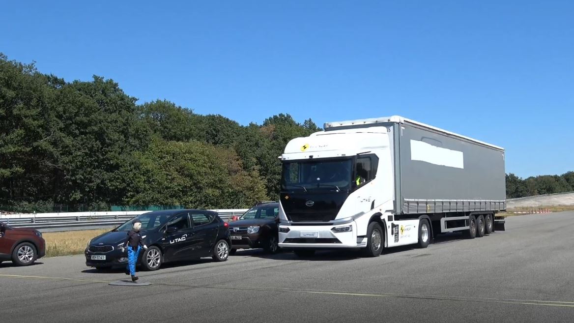 BYD ETT 44 4x2 tractor unit 2026 test picture