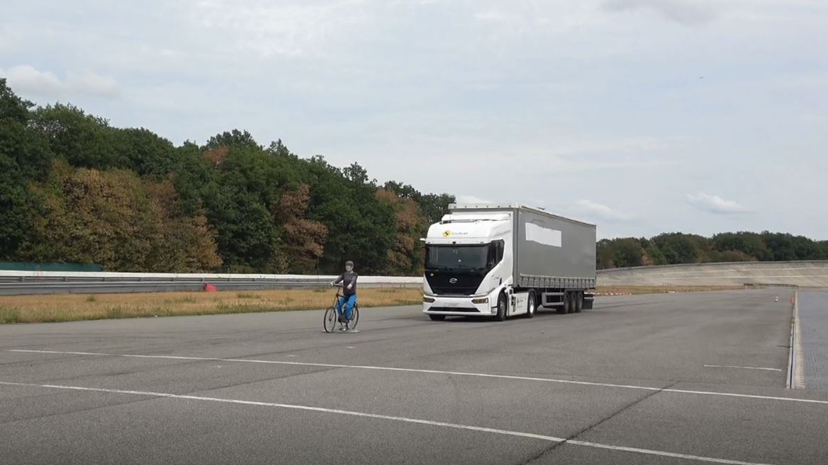 BYD ETT 44 4x2 tractor unit at the Euro NCAP testing facility