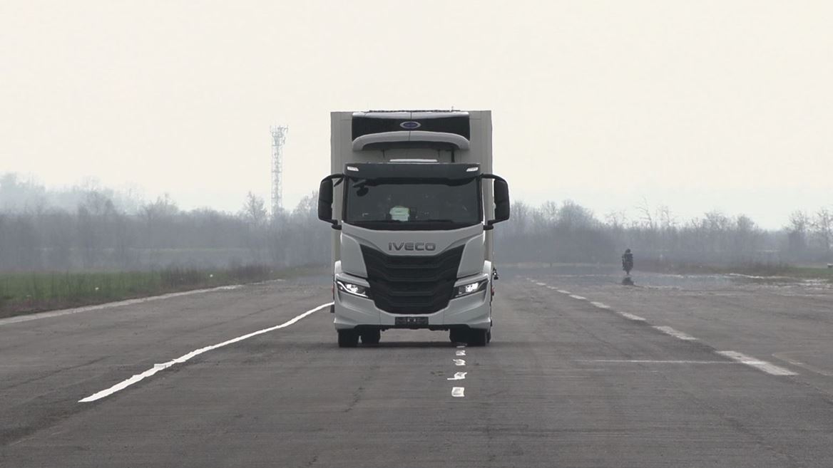 IVECO S WAY 4x2 rigid 2026 test picture