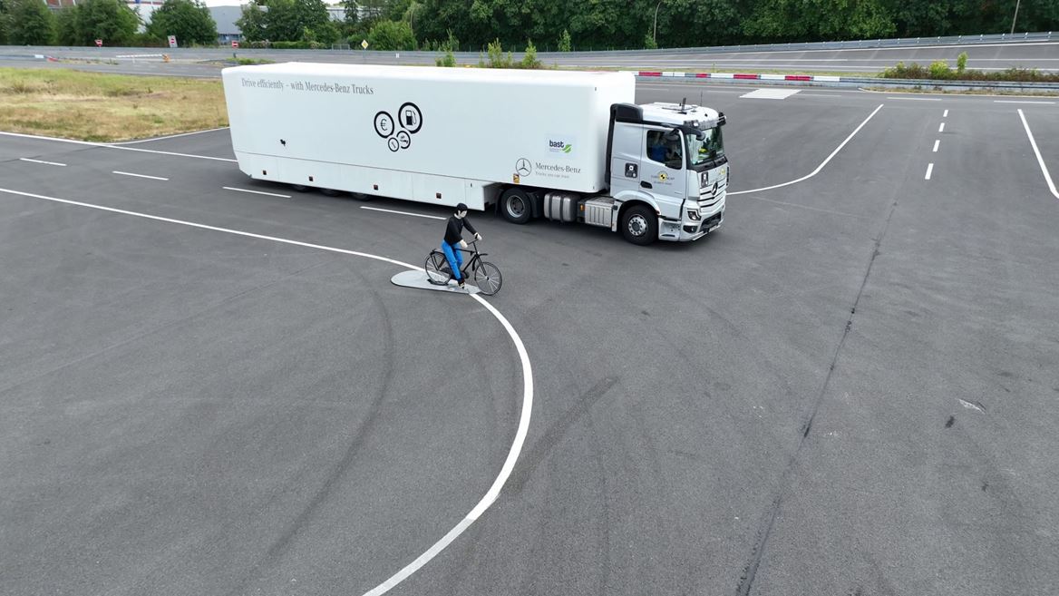 Mercedes Benz Actros F 4x2 tractor unit 2026 test picture