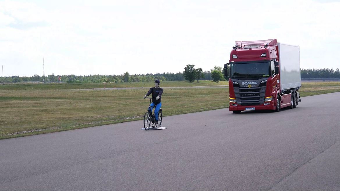 Scania R series 4x2 tractor unit 2026 test picture